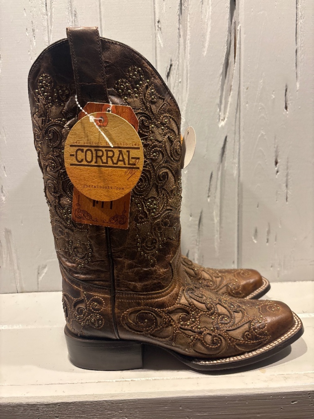Corral Women's Brown Embroidered Leather Heeled Boots
